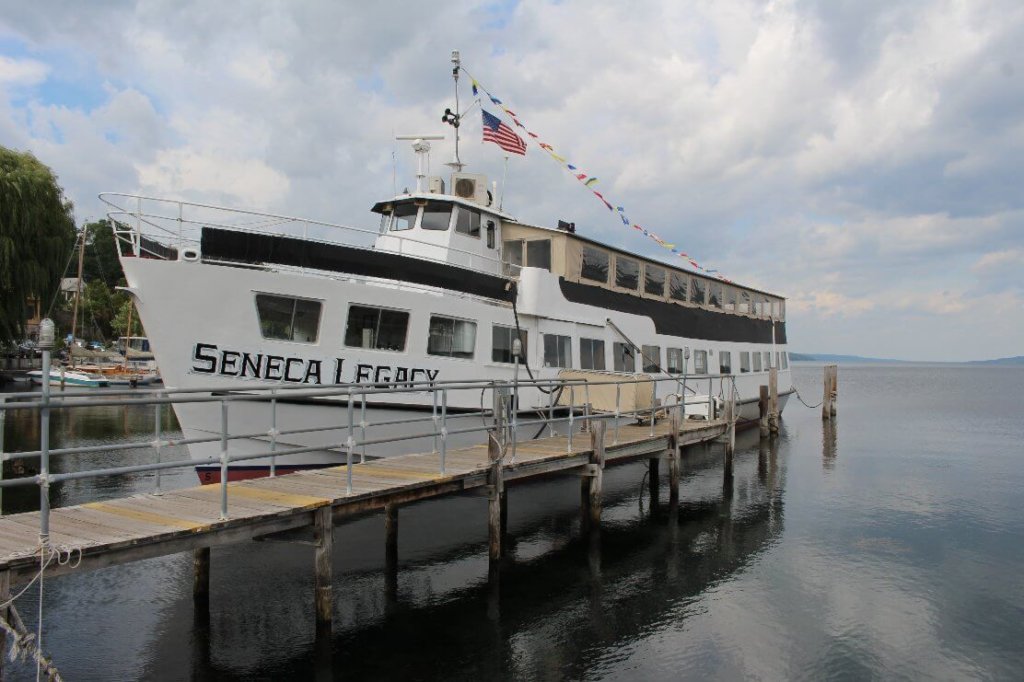 Сенека Legacy Boat