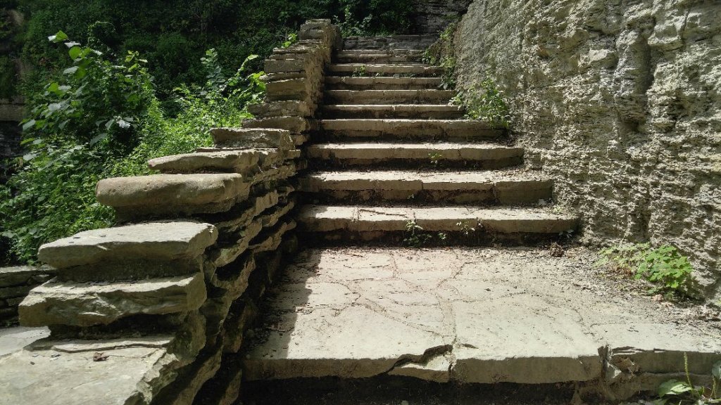 ロバートトレマン州立公園の階段の道