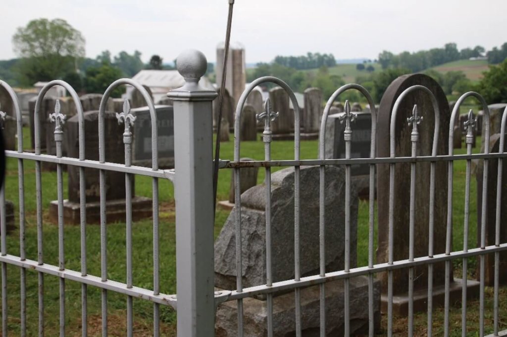 kuburan amish