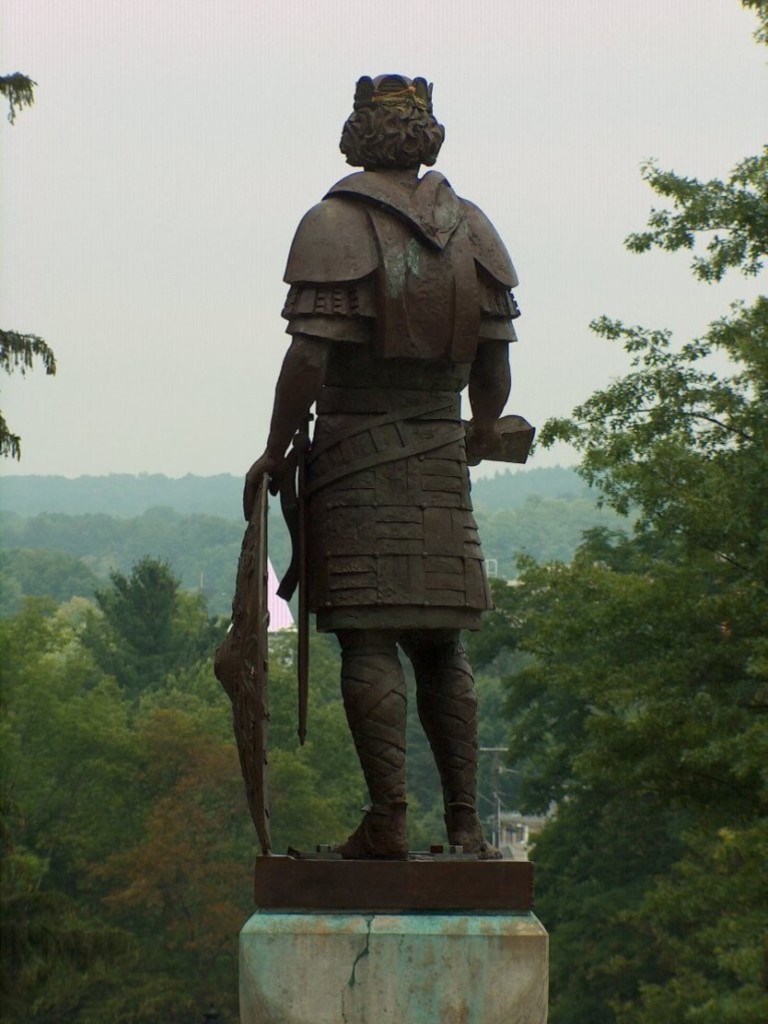 Alfred erregearen estatua Alfred-en, New York