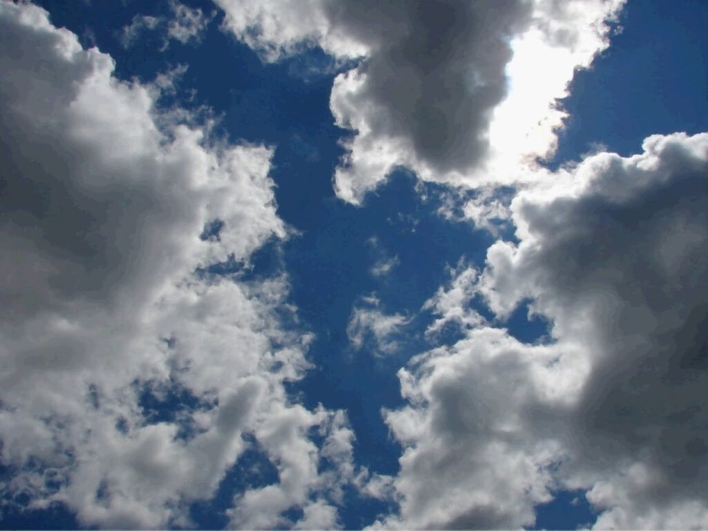햇볕에 쬐인 구름 -1024x768300